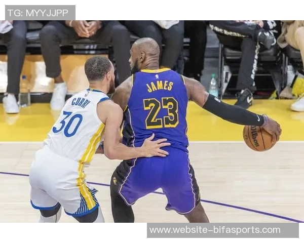 希尔德砍下24分8助攻库里因伤退场勇士战胜森林狼总比分领先 希尔德砍下24分8助攻库里因伤退场勇士战胜森林狼总比分领先