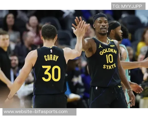 勇士与灰熊激战正酣谁能在季后赛中笑到最后